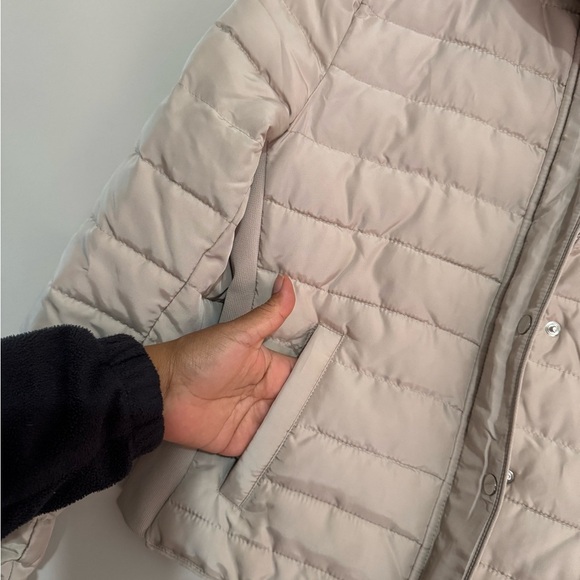 Elegant and fine jacket, ZARA  Cream Puffer with Cropped Fit. NEW WITHOUT TAG. - Picture 4 of 14
